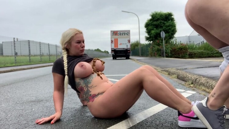 Hungry for sports - please shit me really full - Public on the roadside - Devil Sophie (2022 | FullHD)