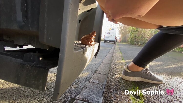 OMG - how does the shit get onto the truck running board - Devil Sophie (2022 | UltraHD/4K)
