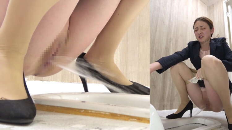 [EE-771] Girls barely holding their pee while waiting by the toilet door. VOL. 5 P2 (2024 | FullHD)