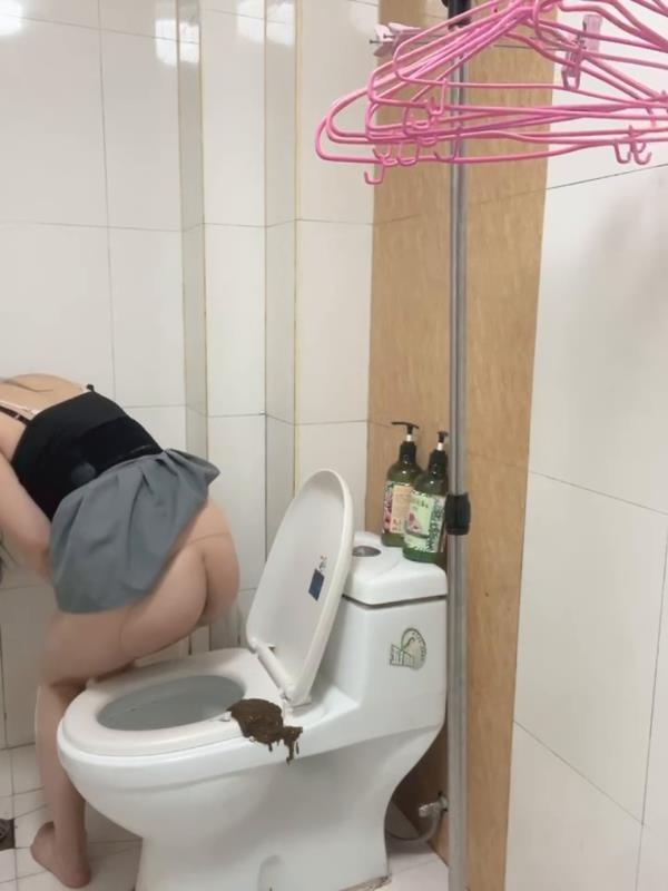 Longbao Chinese Woman in Toilet Talking. P1 (2025 | SD)