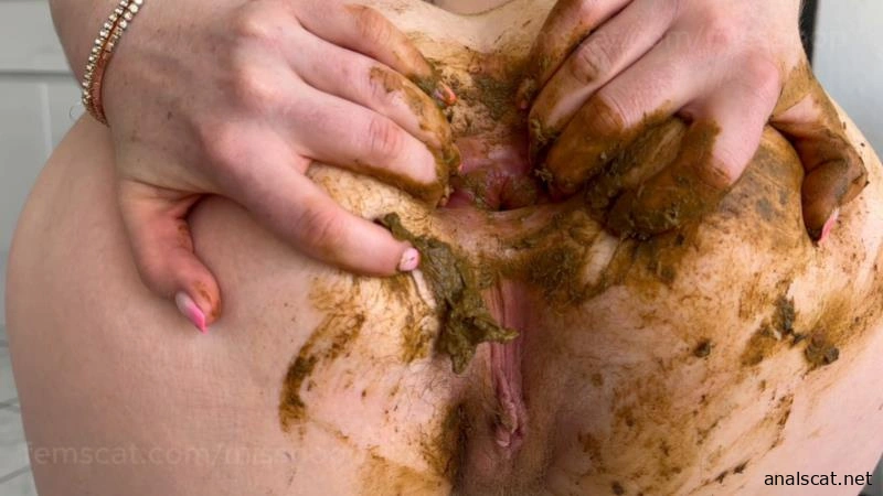 A stranger I met in the naturist area of Cap d'Agde - MissPoop (2025 | 2K)