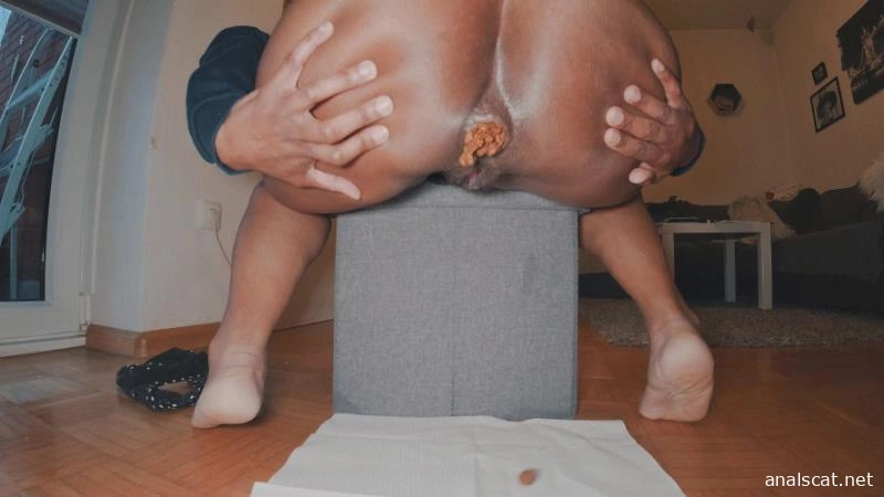 Hard ebony poop in living room (2026 | UltraHD/4K)