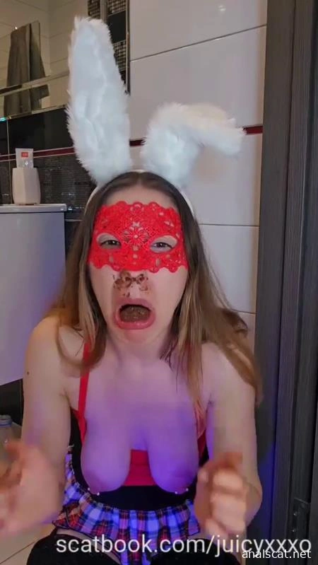 The Christmas Bunny plays with his poop. P1 - Juicy XXXO (2026 | SD)