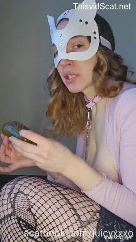 Juicy Shoves a Big Pickle Deep in Her Ass Then Pulls It Out and Eats It Covered in Shit. P1 (2026 | SD)